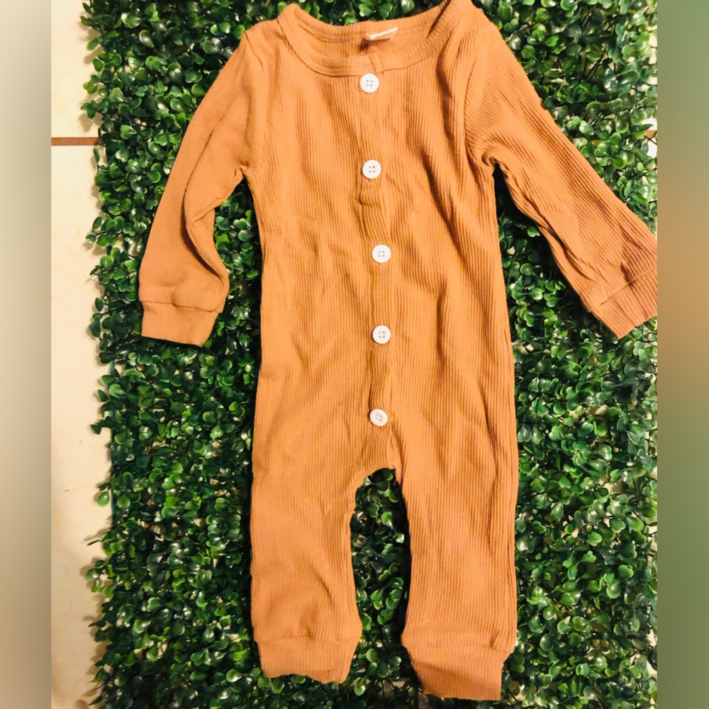 Patpat clothes the brown its size 60 and the other one 80